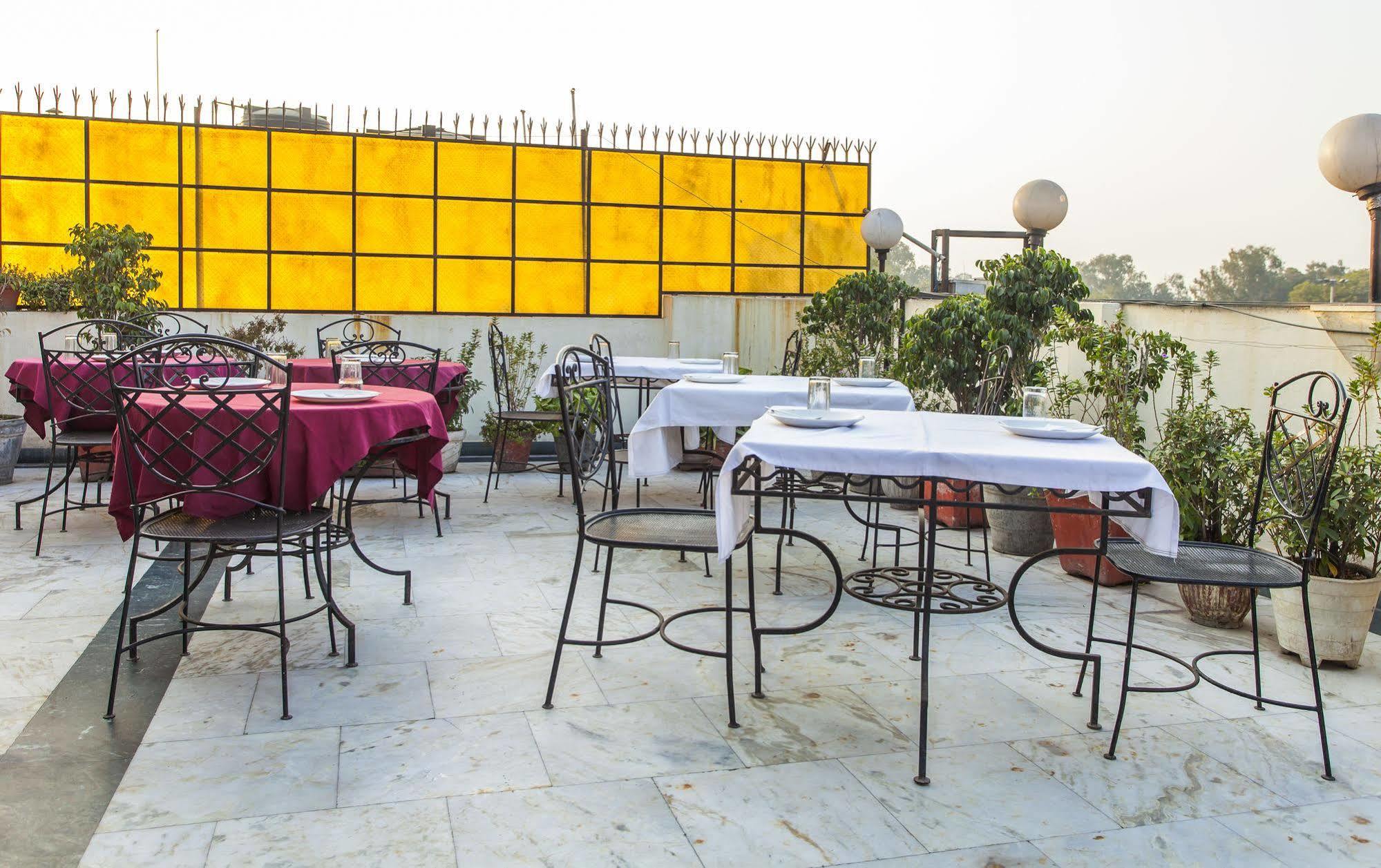 Hotel Sunstar Residency Delhi  Ngoại thất bức ảnh