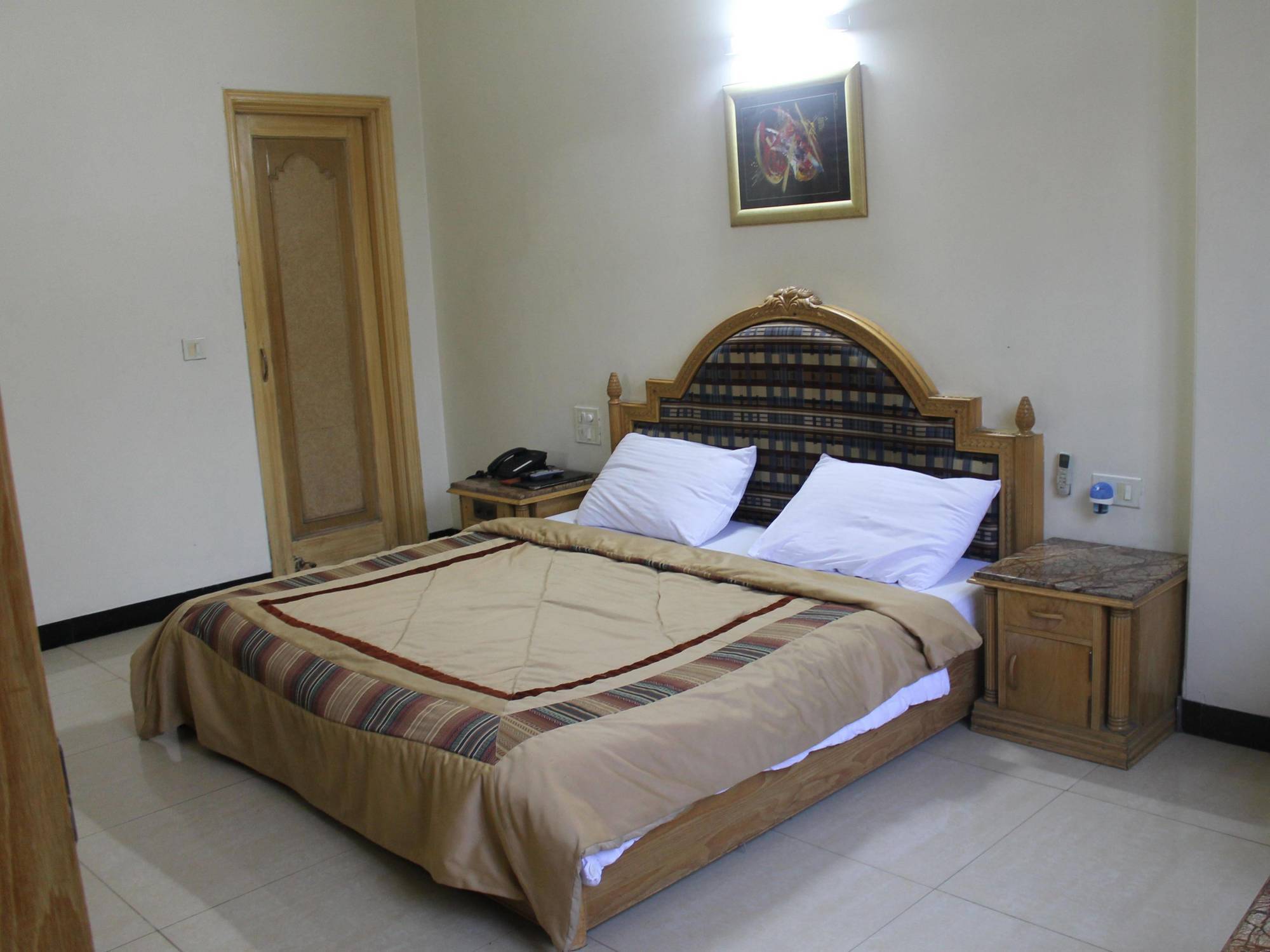 Hotel Sunstar Residency Delhi  Ngoại thất bức ảnh